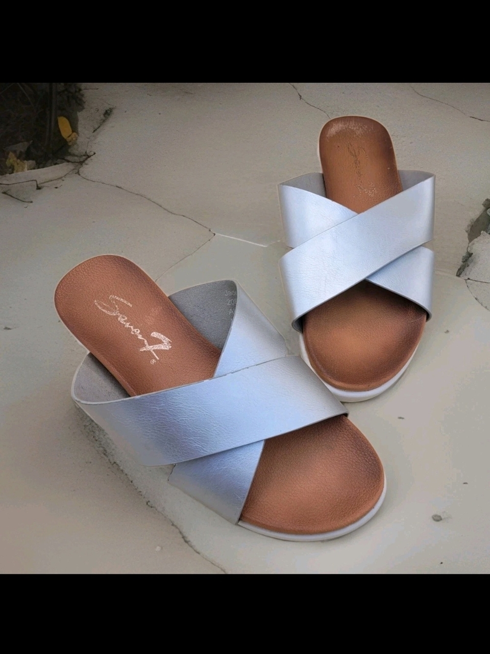 Seven7 Jade Slide Sandals Silver Metallic Criss Cross Women's Size 7 Summer Vibe